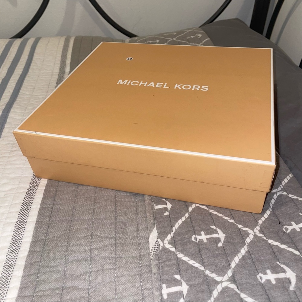 Michael Kors Silver Snake Pouchette & Card Case Gift Set Box - Picture 3 of 16